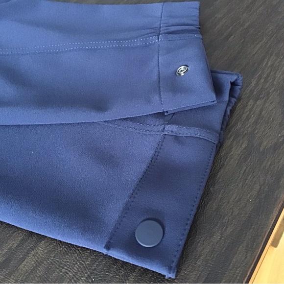 ATHLETA Endless High Rise Cargo Pant. Navy, brand new with tags.  S8. - Picture 6 of 6